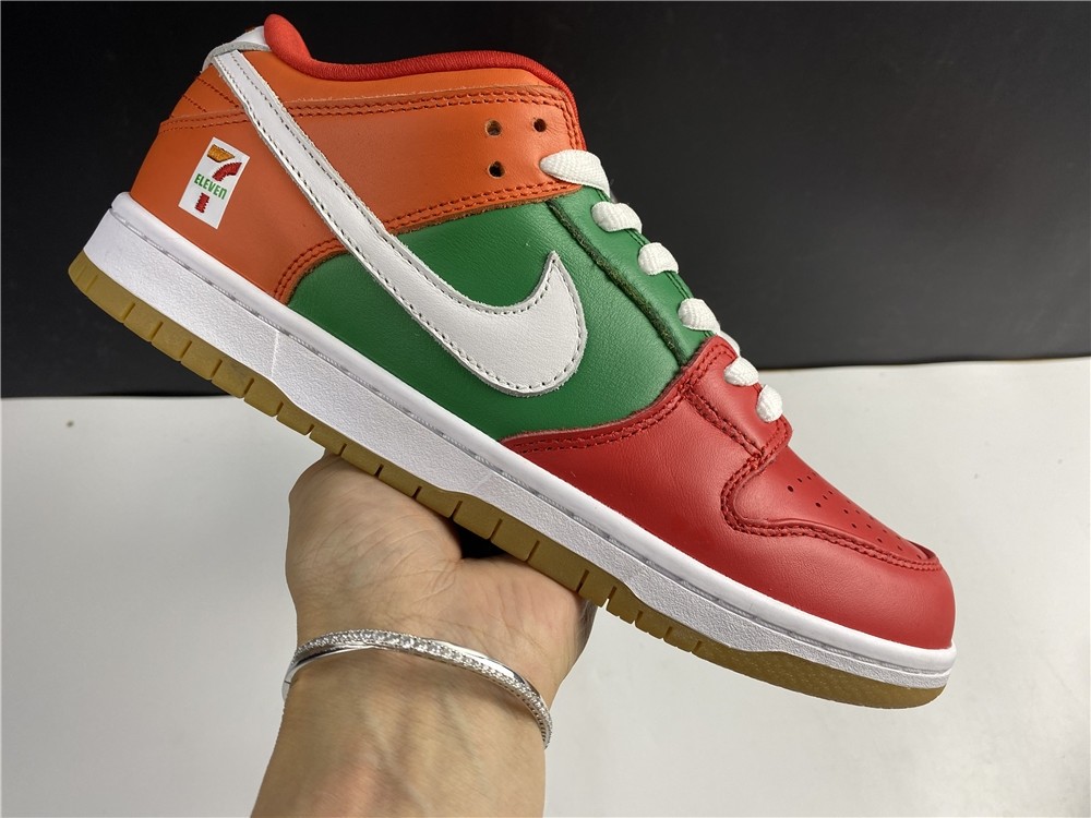NIKE SB DUNK LOW 7-ELEVEN x CZ5130-600