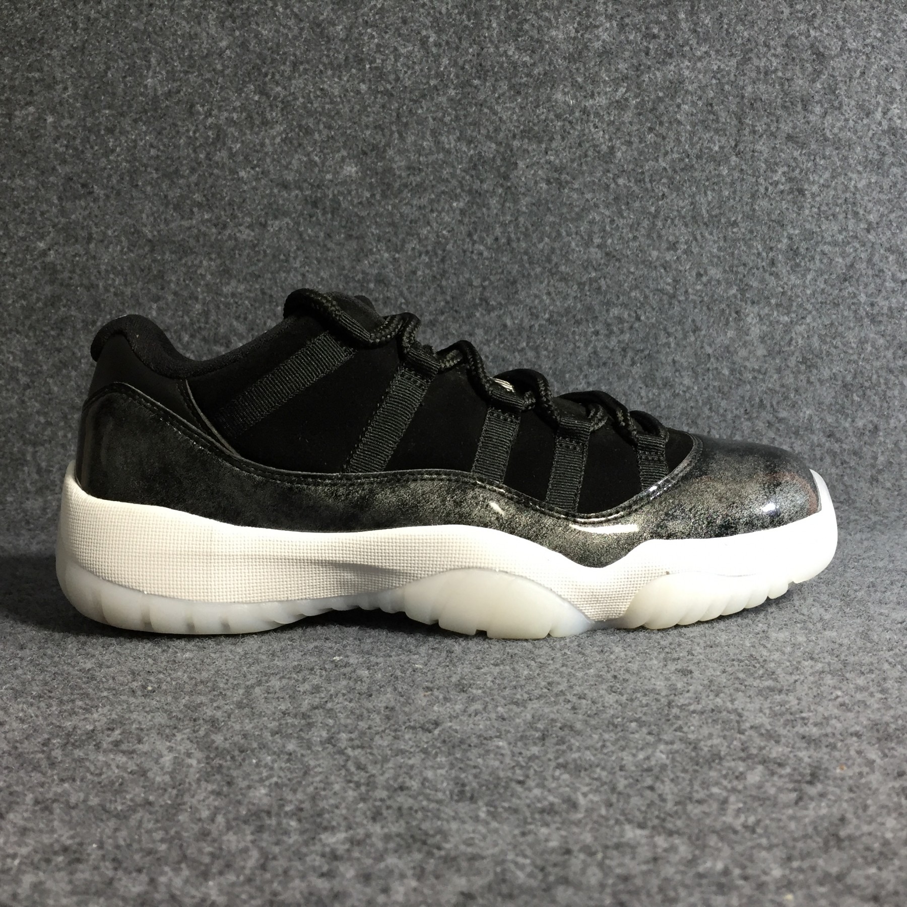 AIR JORDAN 11 RETRO LOW BG  "BARON"  528895-010