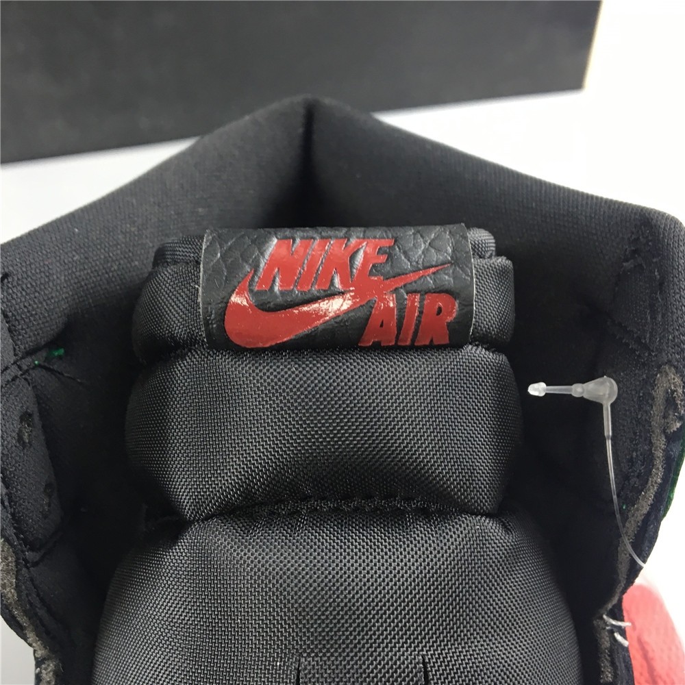 Air Jordan 1 Retro High OG “Pine Green” 555088-030