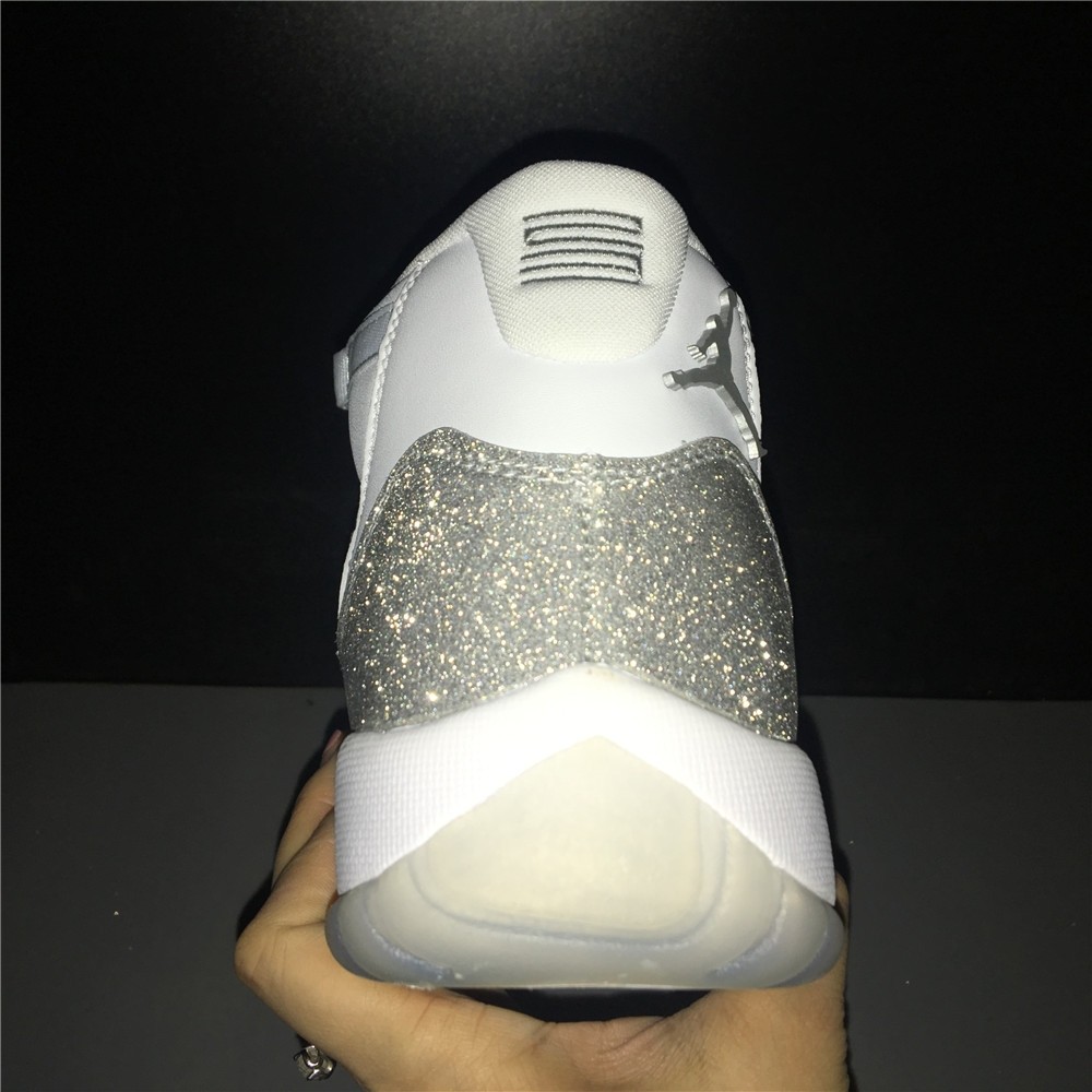 Air Jordan 11 WMNS “Metallic Silver” AR0715-100