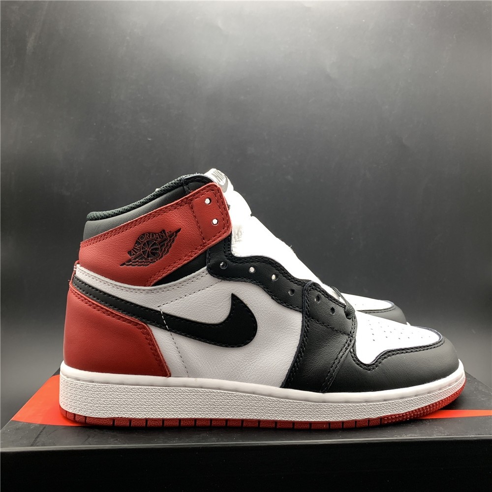 AIR JORDAN 1 High OG “Black Toe” white/ black-varsity red  555088-125