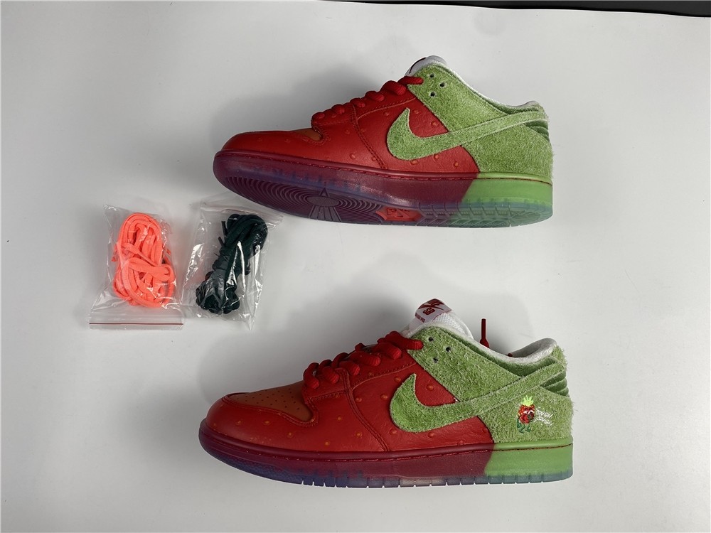 Dunk SB Nike SB Dunk Low “Strawberry Cough" CW7093-601