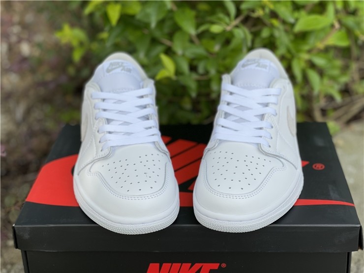 Air Jordan 1 Low OG Neutral Grey CZ0790-100