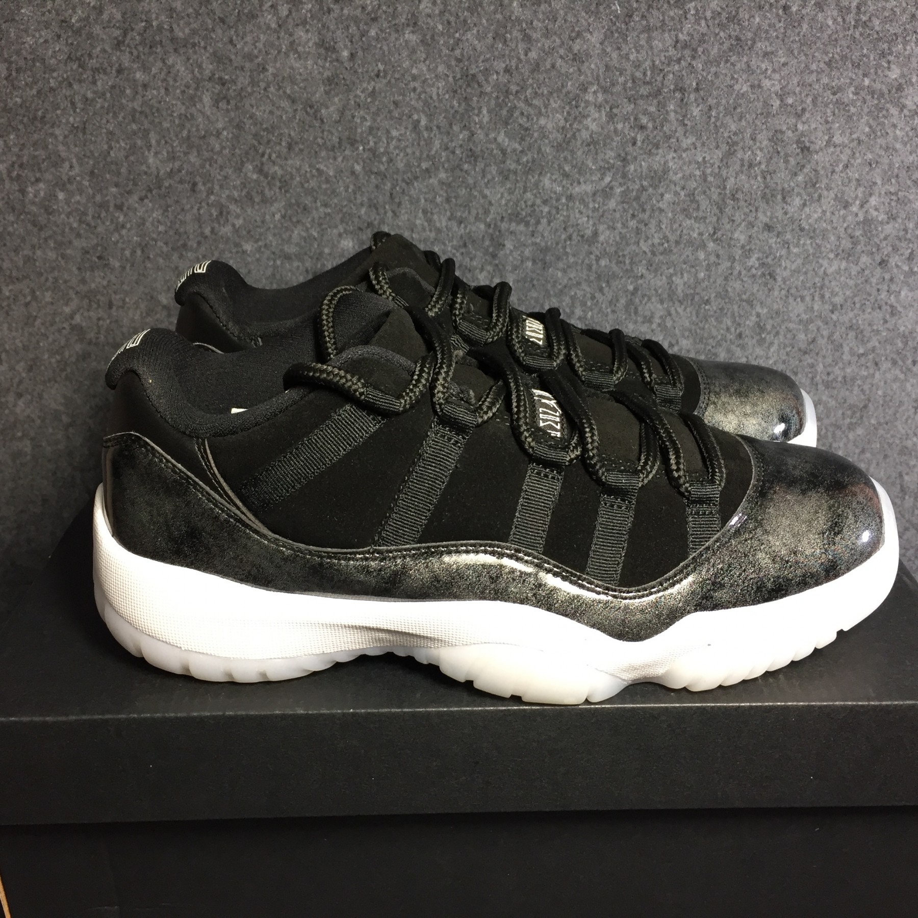 AIR JORDAN 11 RETRO LOW BG  "BARON"  528895-010