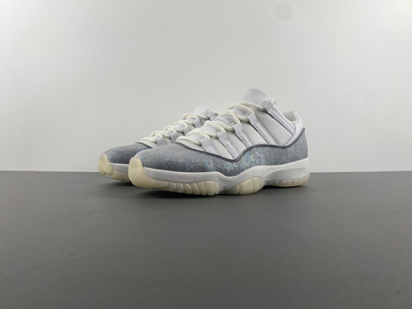 Air Jordan 11 Low CNY Year of the Snake HQ7000-001
