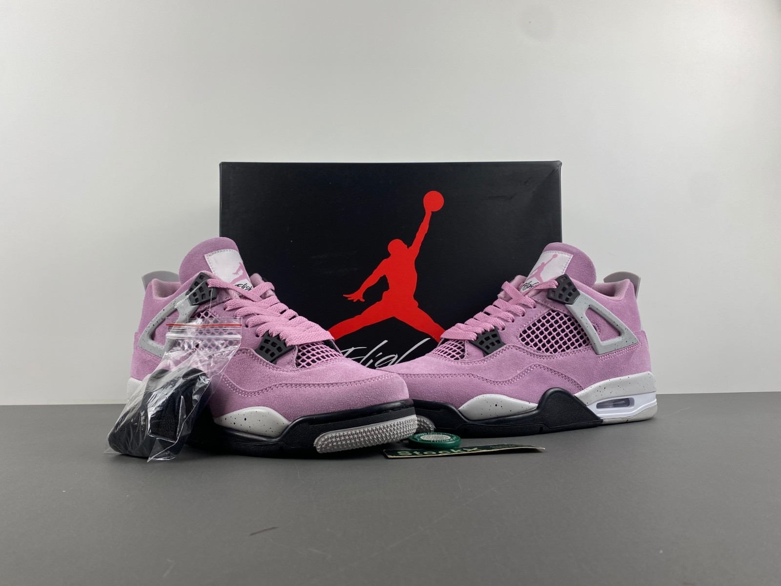 Air Jordan 4 WMNS "Orchid" AQ9129-501