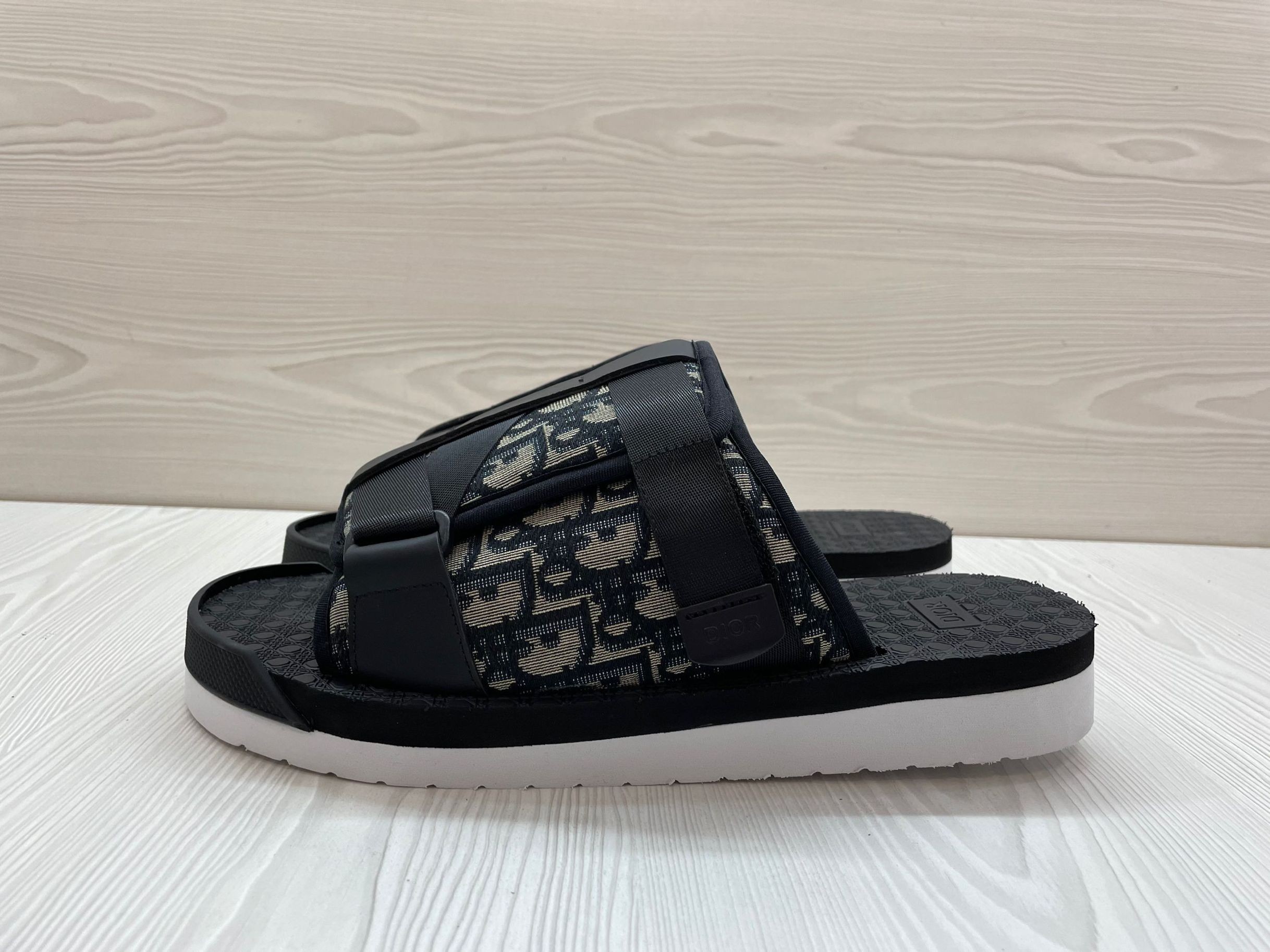 Dio*r sandal4