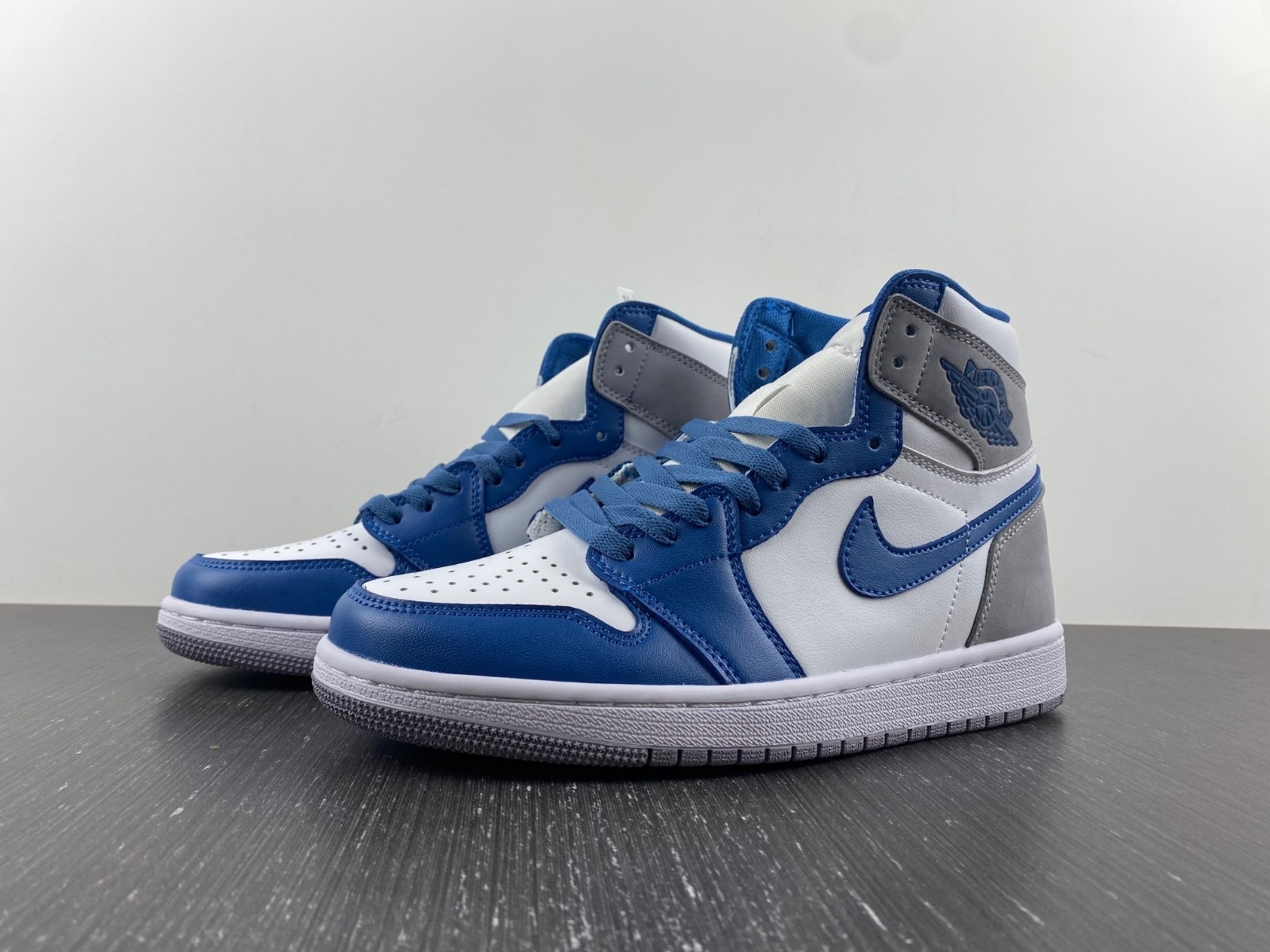 Air Jordan 1 High OG "True Blue" DZ5485-410