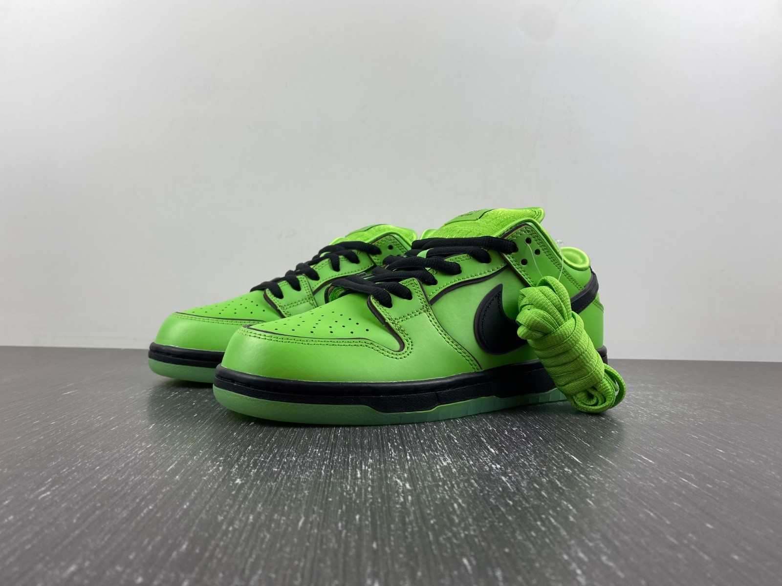 The Powerpuff Girls x Dunk Low Pro SB QS 'Buttercup' FZ8319-300