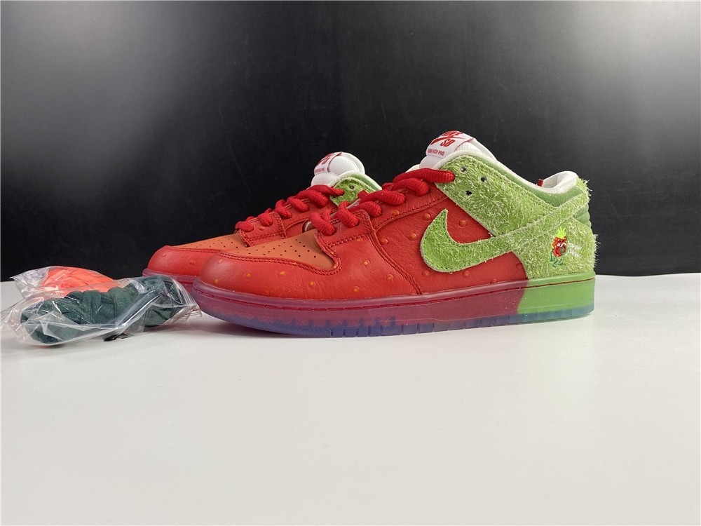 Dunk SB Nike SB Dunk Low “Strawberry Cough" CW7093-601
