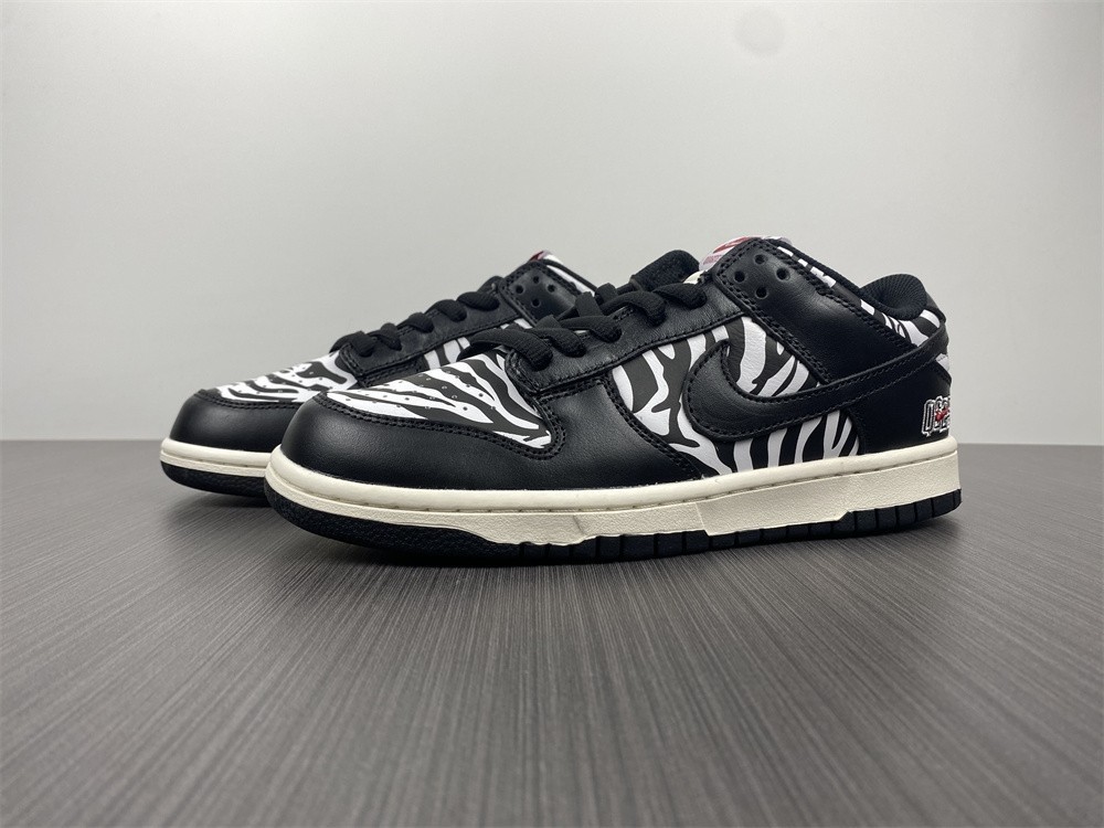 Quartersnacks x Nike SB Dunk Low Zebra DM3510-001
