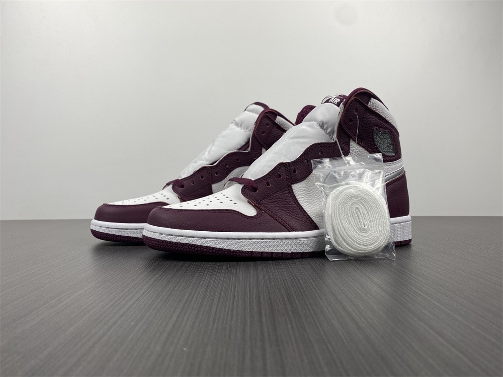 Air Jordan 1 High OG “Bordeaux” 555088-611