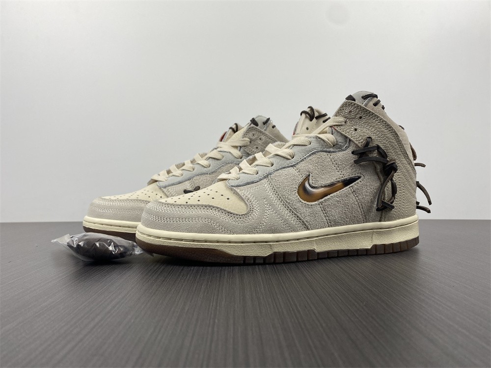 Bodega x Nike Dunk High 'Friends & Family' - CZ8125-100