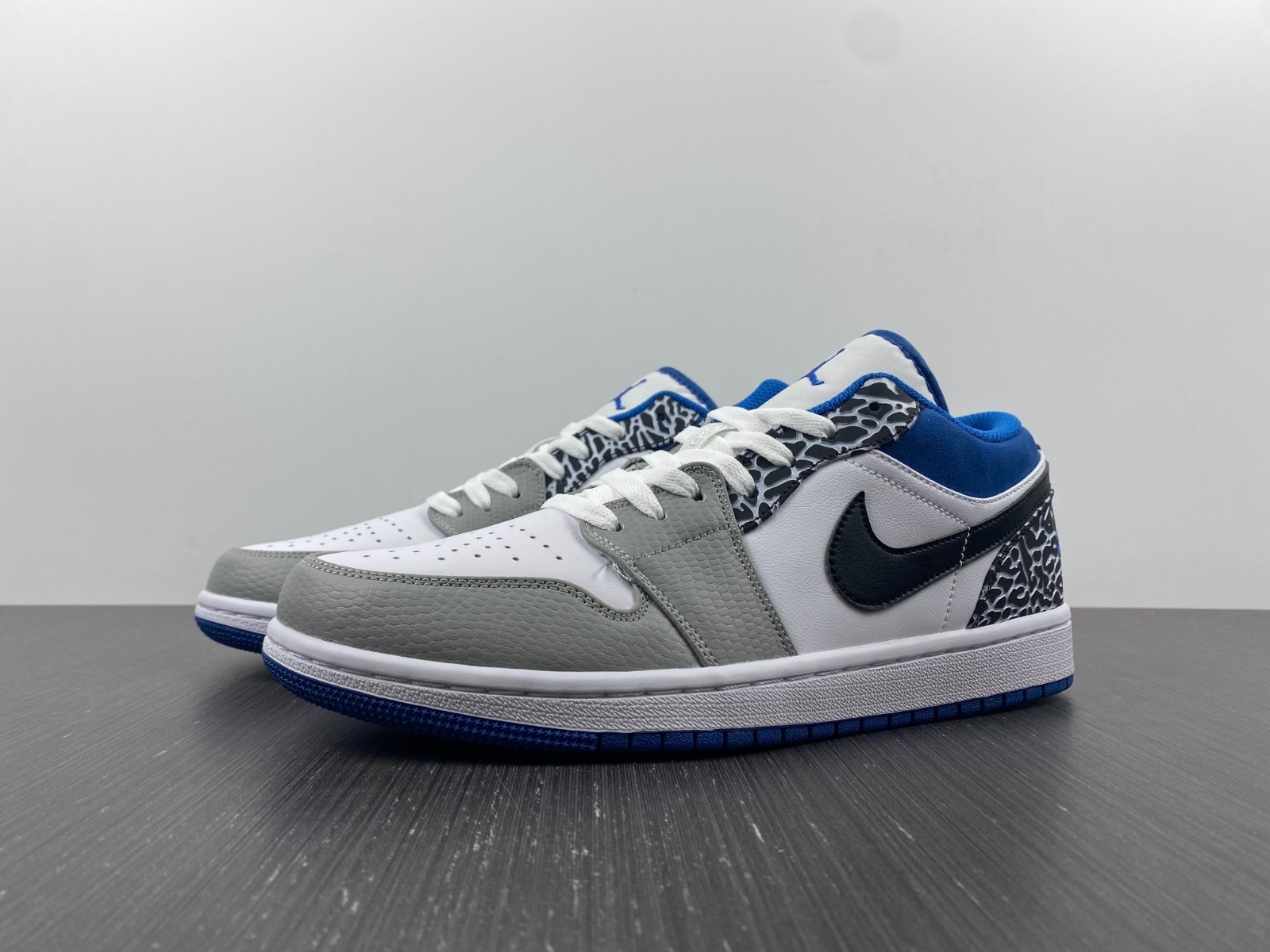 Air Jordan 1 Low SE True Blue - DM1199-140