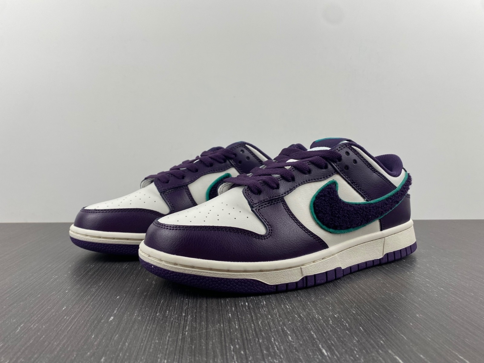Nike Dunk Low Chenille Swoosh DQ7683-100