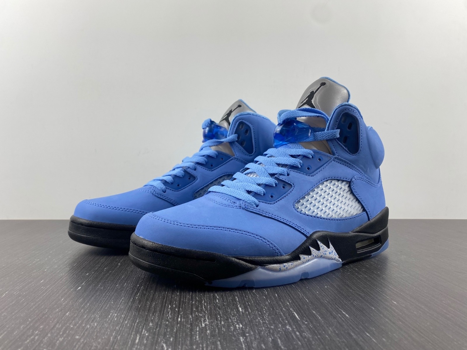 A Closer Look at the Air Jordan 5 “UNC” DV1310-401