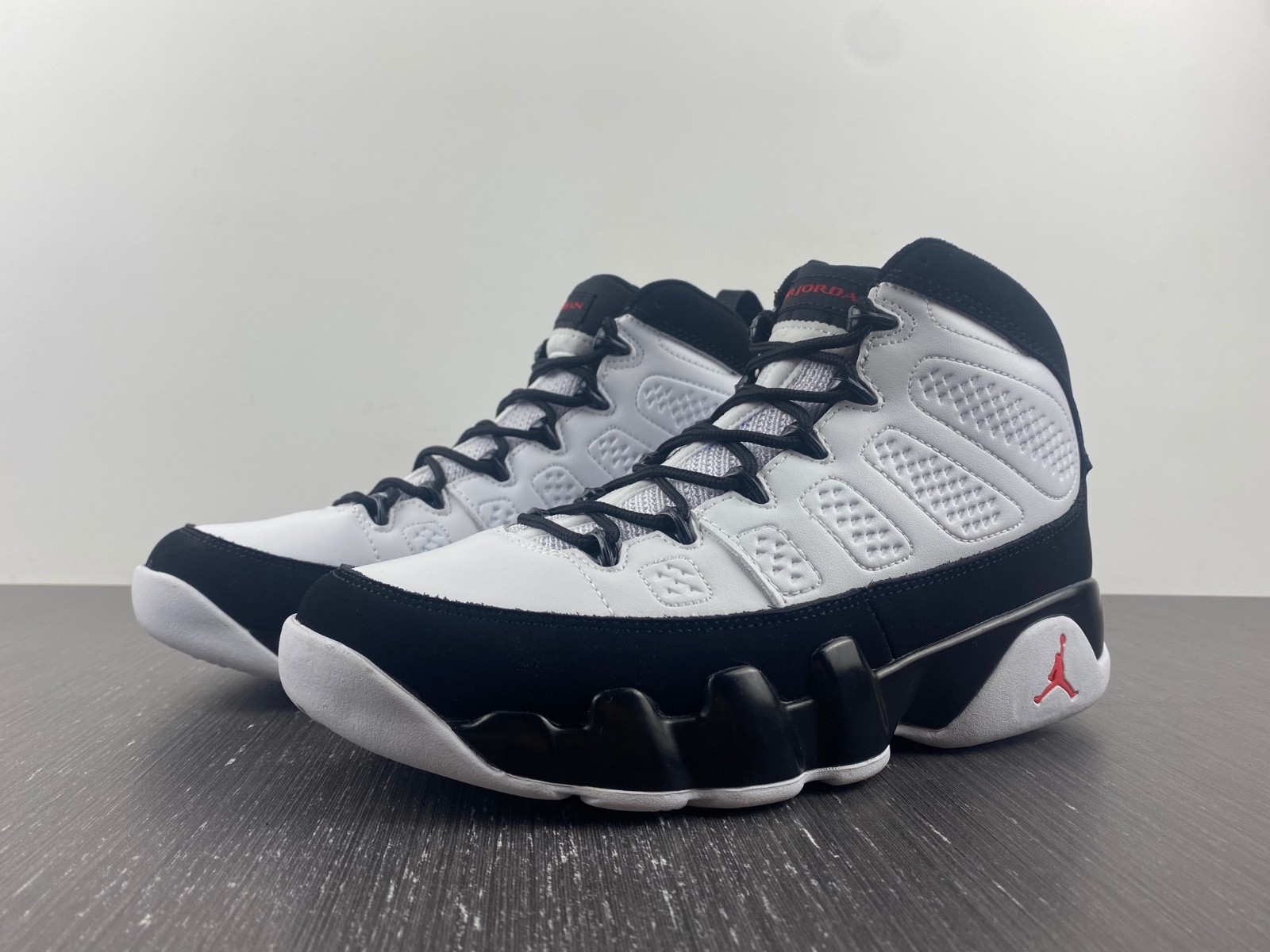 Air Jordan 9 Retro OG 'White & Black' 302370-112