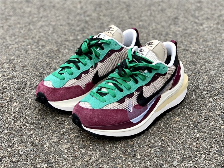 Nike Vaporwaffle sacai Villain Red Neptune Green DD3035-200