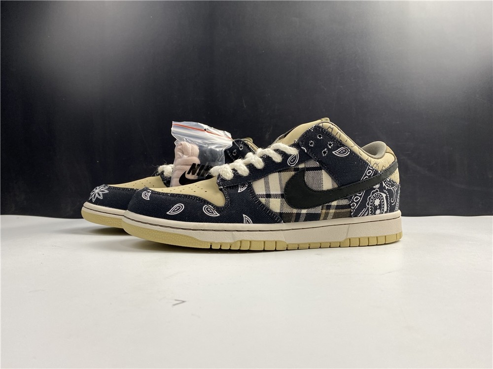 Travis Scott x Nike SB Dunk Low  CT5053-001
