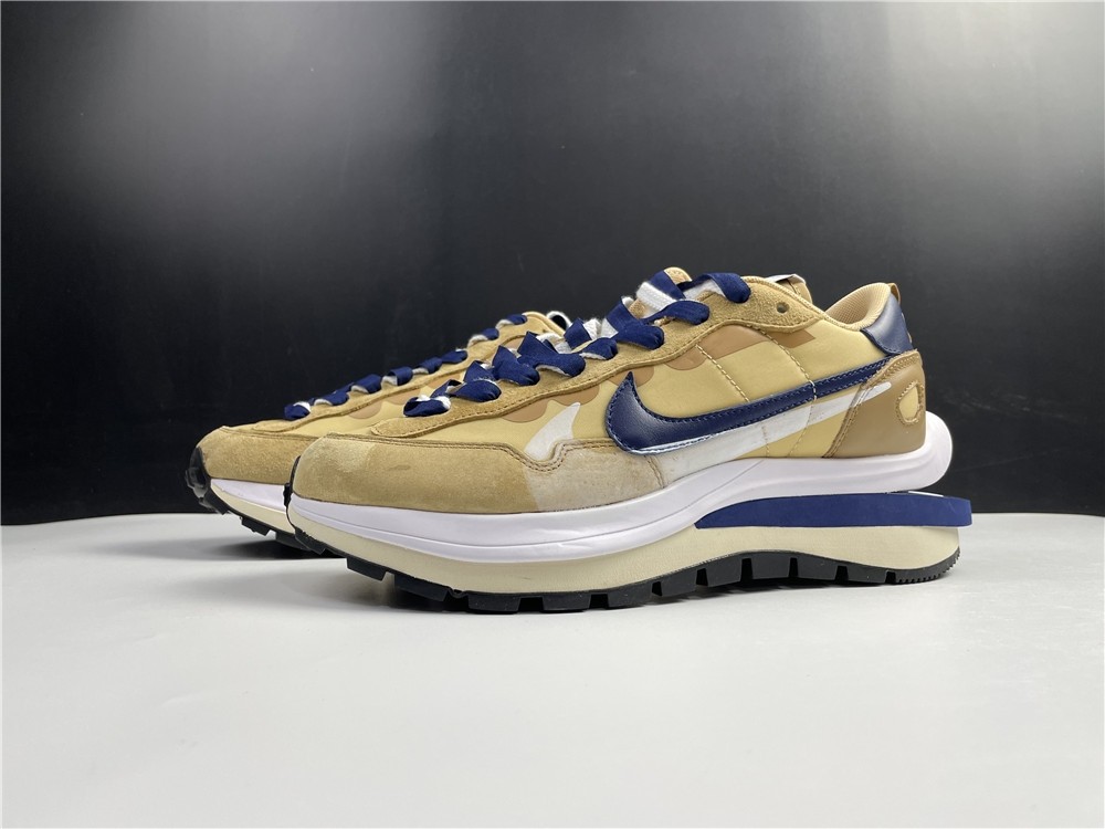 sacai x Nike VaporWaffle 3.0 Z DD1875-200