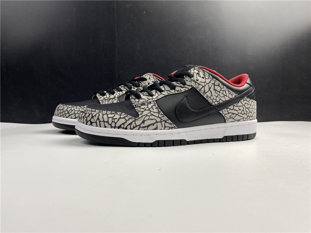 S*p*e × Nike SB Dunk Low “Black Cement"  304292-131