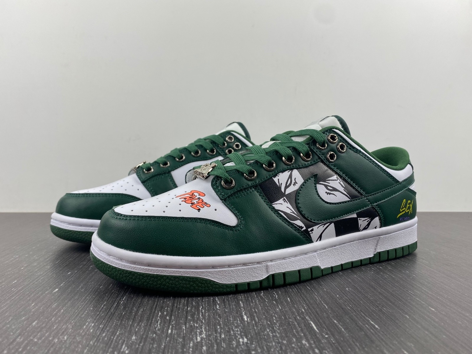 NIKE DUNK LOW Ch**me He**ts Matty Boy Sex records DD1391-101