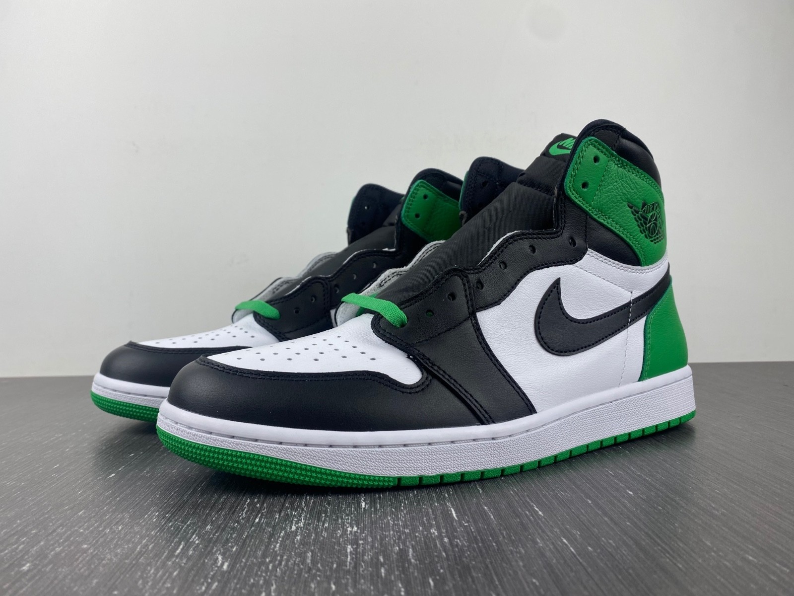 Air Jordan 1 Retro High OG "Celtics" DZ5485-031