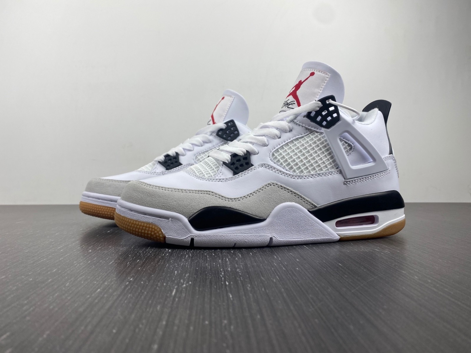 Nike_SB_x_Air_Jordan_4 DR5415-100