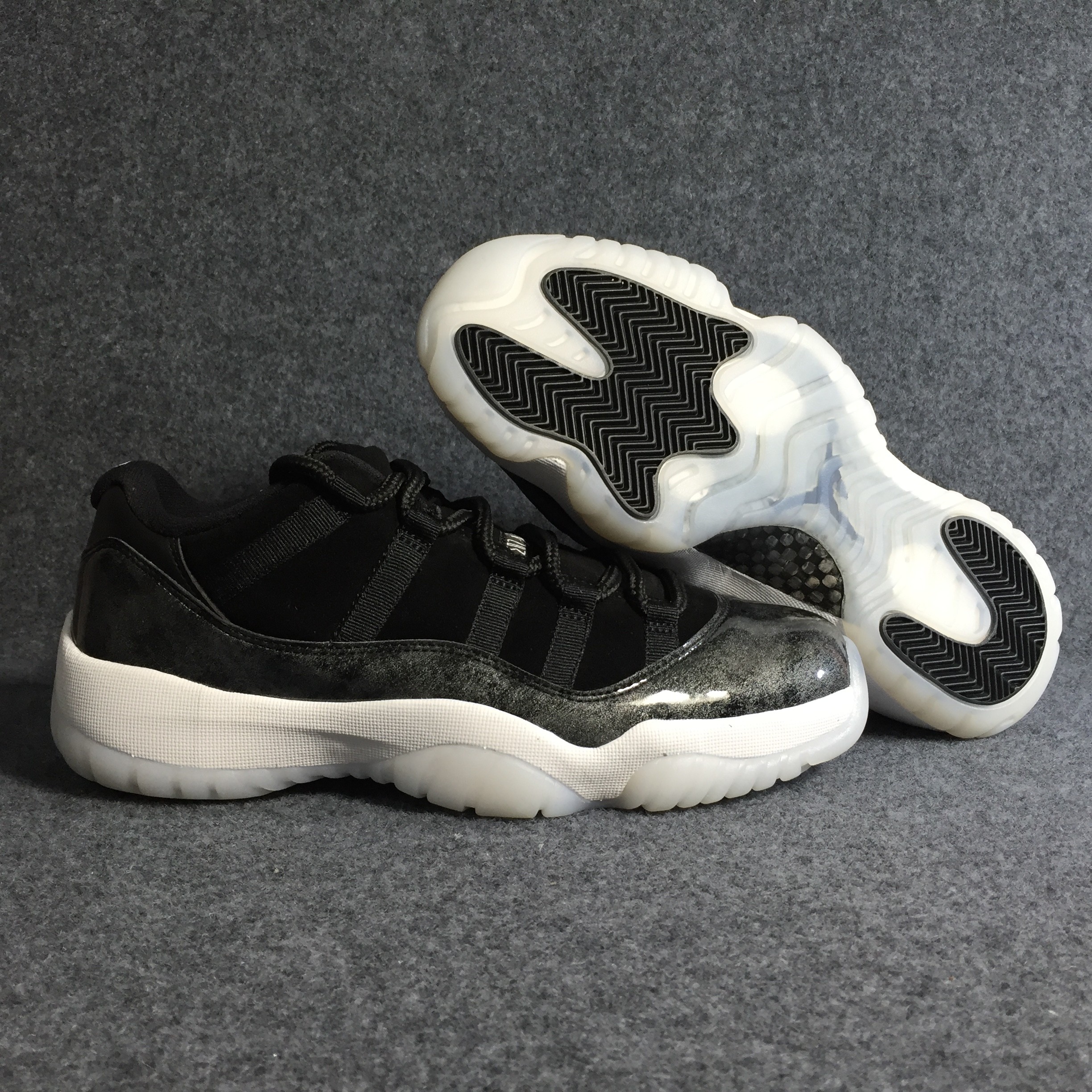 AIR JORDAN 11 RETRO LOW BG  "BARON"  528895-010